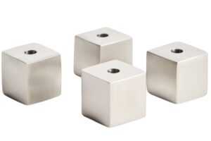 Kave Home Set čtyř matných nerezových svícnů Acadia 2 cm